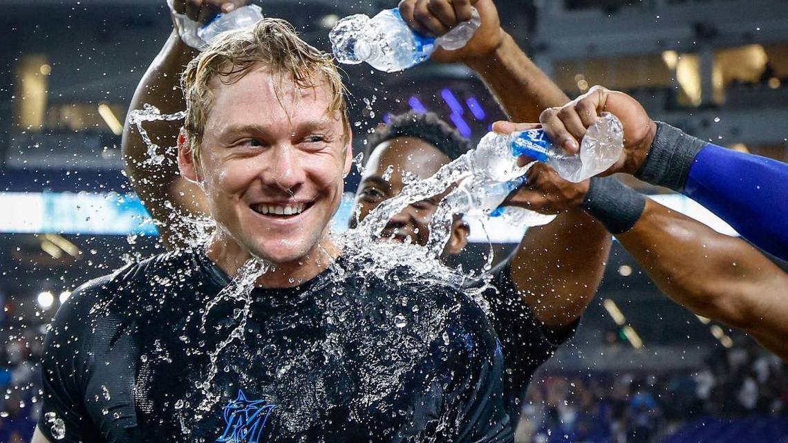 elnuevoherald's tweet card. En el béisbol no se improvisa. Los momentos importantes no llegan por arte de magia. Se construyen, se pelean, se preparan. Y nadie en este instante representa mejor esa filosofía que Kyle Stowers,...
