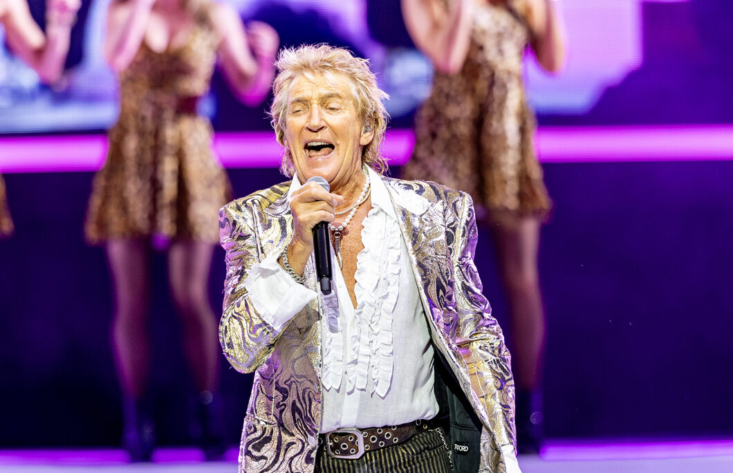 518scene's tweet card. Classic rock icon Sir Rod Stewart stopped off at SPAC in Saratoga Springs, NY, for a night of hits on 7/15/25, amid his One Last Time Tour.