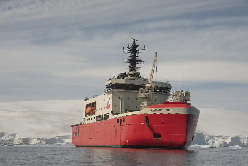 Infodefensa's tweet card. El rompehielos AGB-46 Almirante Viel de la Armada de Chile efectuará en el mes de agosto su primera comisión antártica de invierno tras completar un período de mantenimiento en la planta ind ...