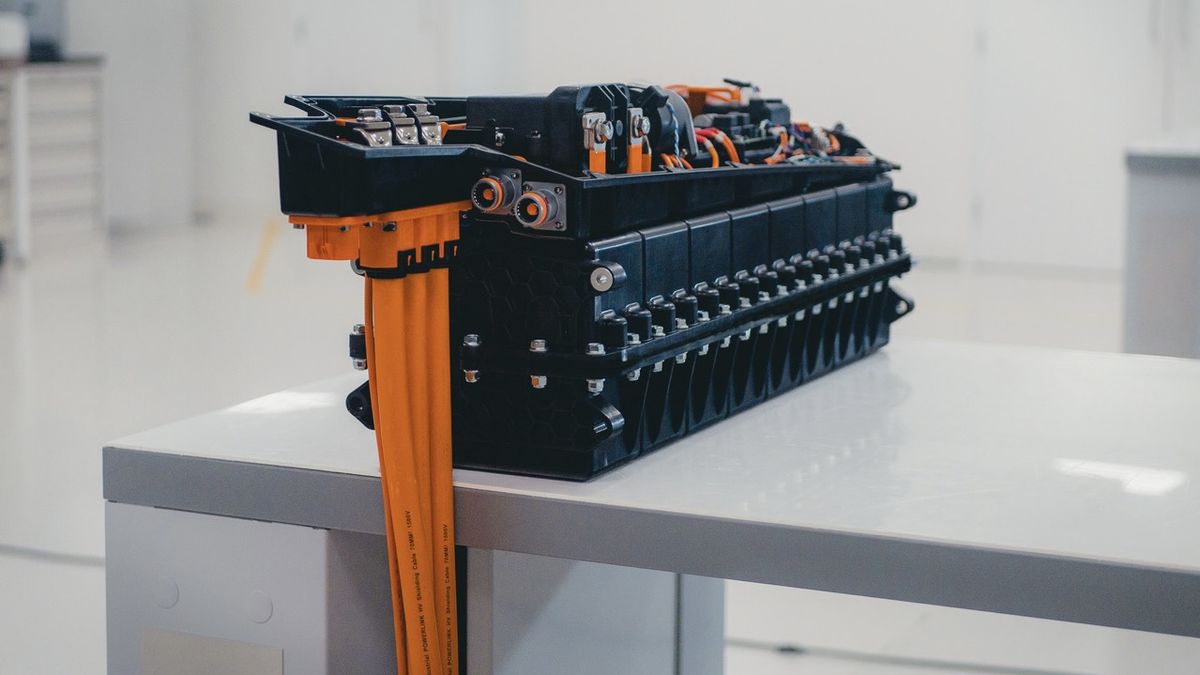 ADSTEC_Energy's tweet card. The British VarEVolt battery has been granted the certification needed so it can be manufactured on a large scale, meaning more EV makers can use them in their cars.