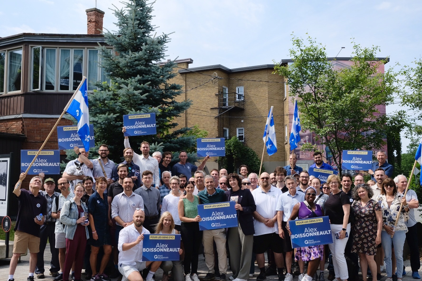 WillFradetteLSJ's tweet card. En cette première fin de semaine des vacances de la construction, une centaine de militants du Parti québécois se mobilisent dans Arthabaska-L'Érable pour convaincre les électeurs de voter pour le...