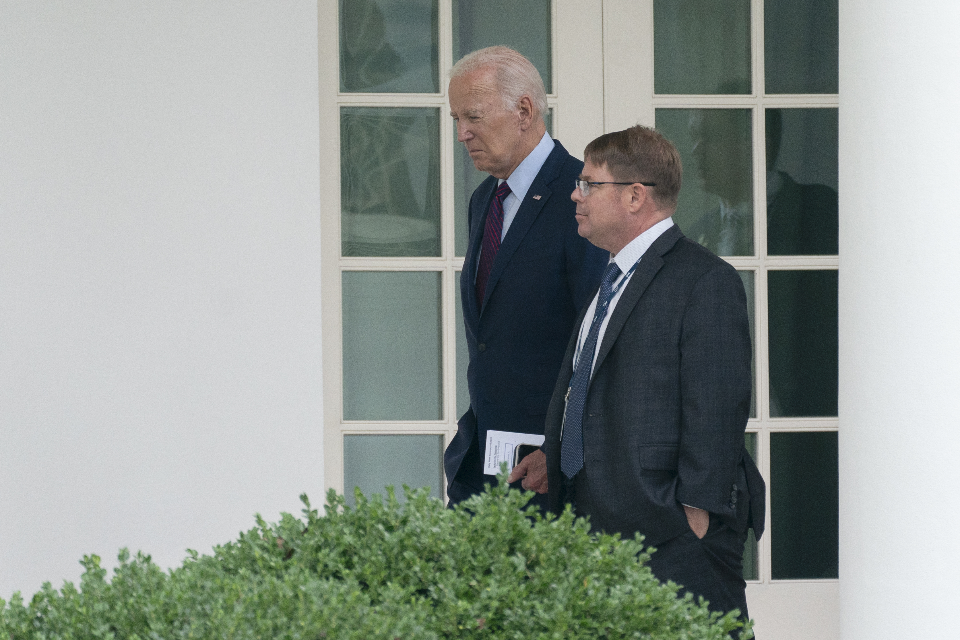 Hailey_Fuchs's tweet card. Executive privilege normally keeps White House communications secret. But both Trump and Biden waived the privilege during investigations of each other.