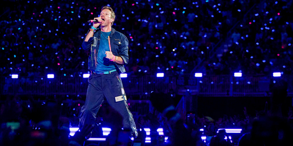mattlavietes's tweet card. When a "kiss cam" displayed a blond woman and a silver-haired man at a Coldplay concert on Wednesday, the woman ran off and the man ducked out of the frame setting off a viral frenzy.