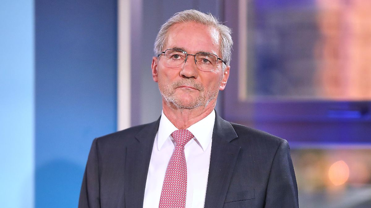 jaegerthomas2's tweet card. Neunmal reist SPD-Politiker Platzeck seit der Ukraine-Invasion nach Russland. Der Ex-SPD-Chef verteidigt dies. In seinen Augen gibt es viele Fragen zu Sicherheit, Aufrüstung und dem Umgang mit...