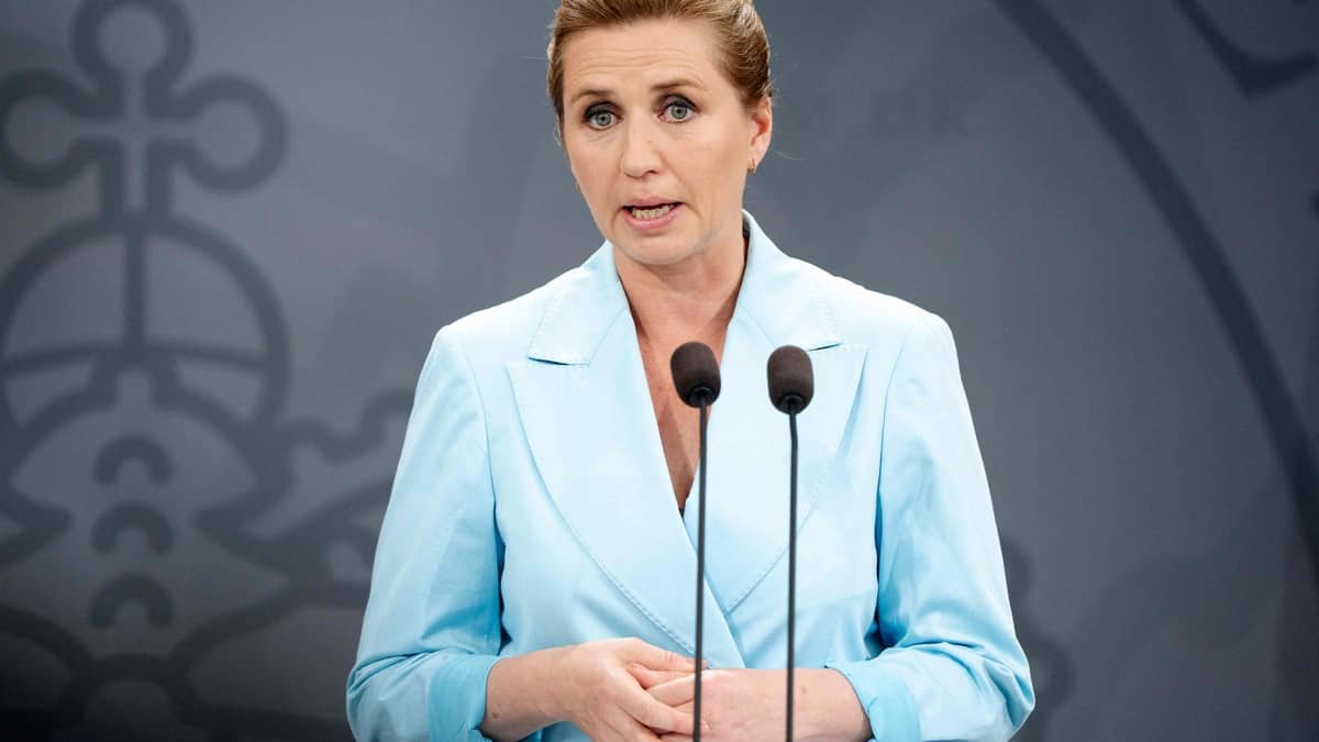 alyson_halley's tweet card. La Première ministre danoise Mette Frederiksen a déclaré vouloir interdire le port du niqab ou voile couvrant le visage à l'exception des yeux.