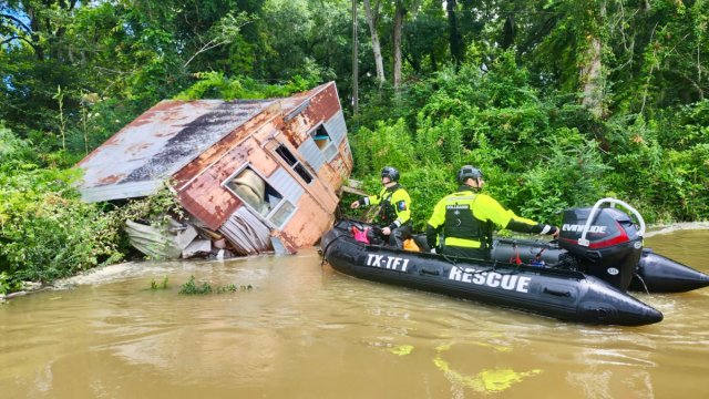 DirectRelief's tweet card. In response to catastrophic flooding along the Guadalupe River in Central Texas, Direct Relief is connecting with local healthcare providers and search and rescue teams to assess and support urgent…