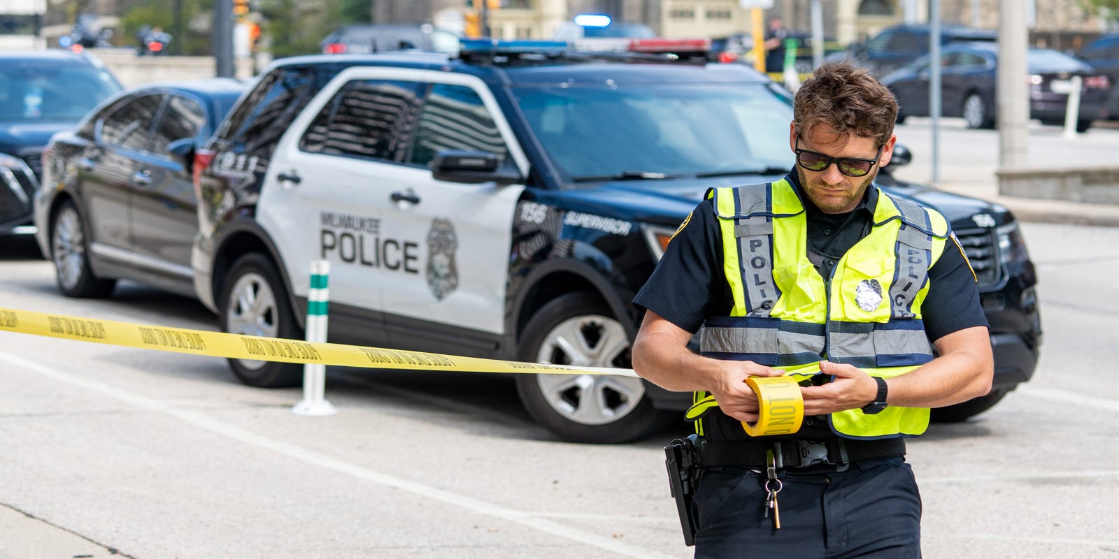 journalsentinel's tweet card. Authorities say three people held another group at gunpoint prior to a shootout that killed one near Milwaukee School of Engineering.