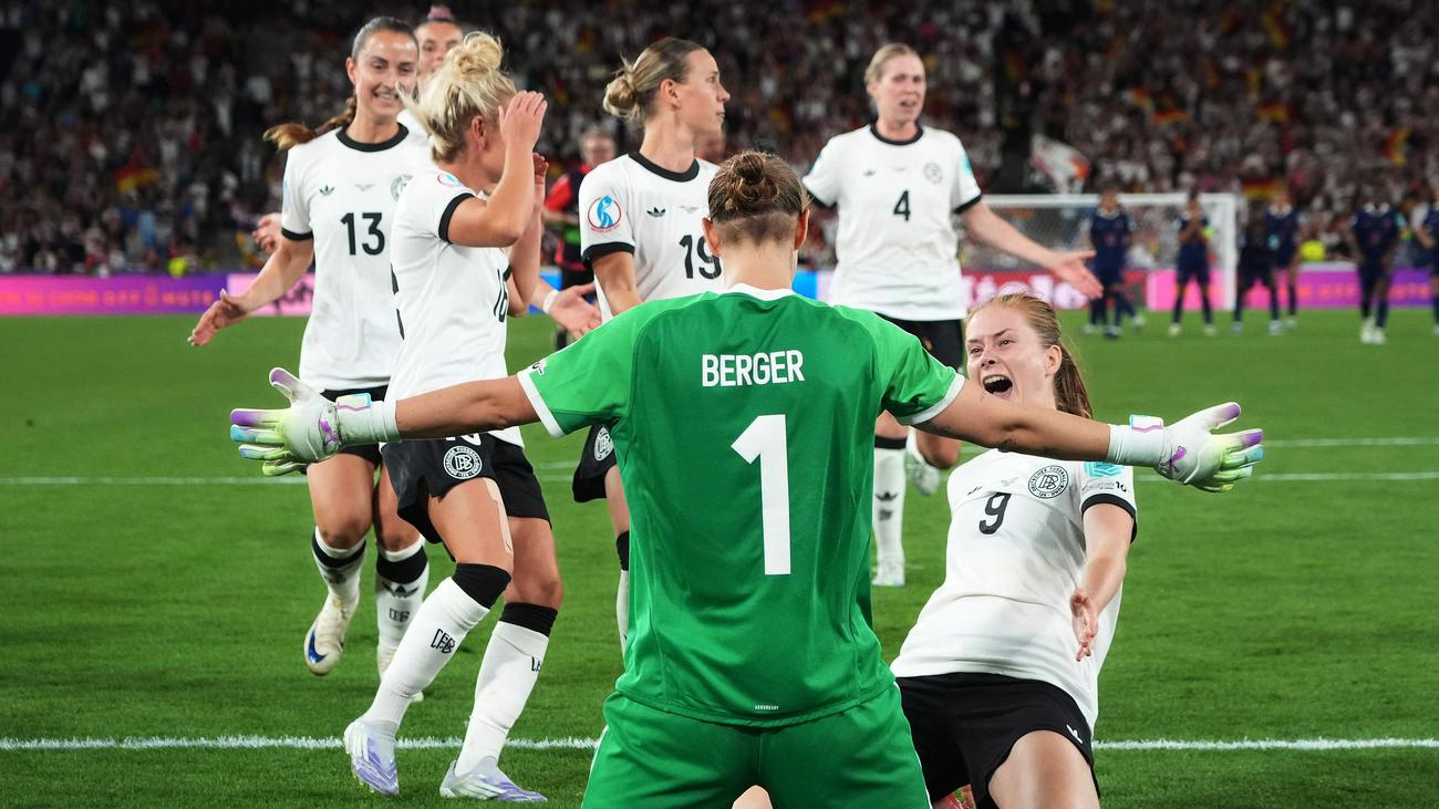 AnnalenaLauren's tweet card. Der Frauenfußball braucht große Spiele – wie dieses Viertelfinale. Deutschland behauptet sich in Unterzahl als alte Größe, die sich erfolgreich gegen Widerstände wehrt.