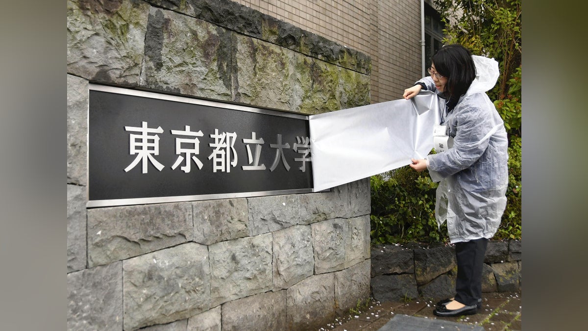 TMU_SSL's tweet card. 【読売新聞】　都立大は今年度から、同大大学院の博士後期課程に在籍し、学位取得を目指す学生に対し、１人当たり最大５００万円程度を支援する事業を始める。同じ世代の社会人の給与と同水準の経済的支援を行うことで、学生が研究に専念できるように