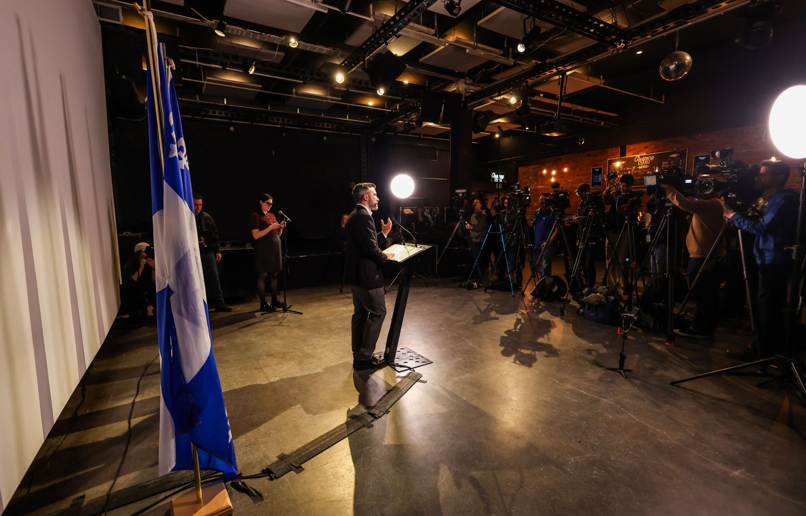 mmsioui's tweet card. Des proches de l’ex-porte-parole de Québec solidaire racontent comment il en est venu à quitter son poste.
