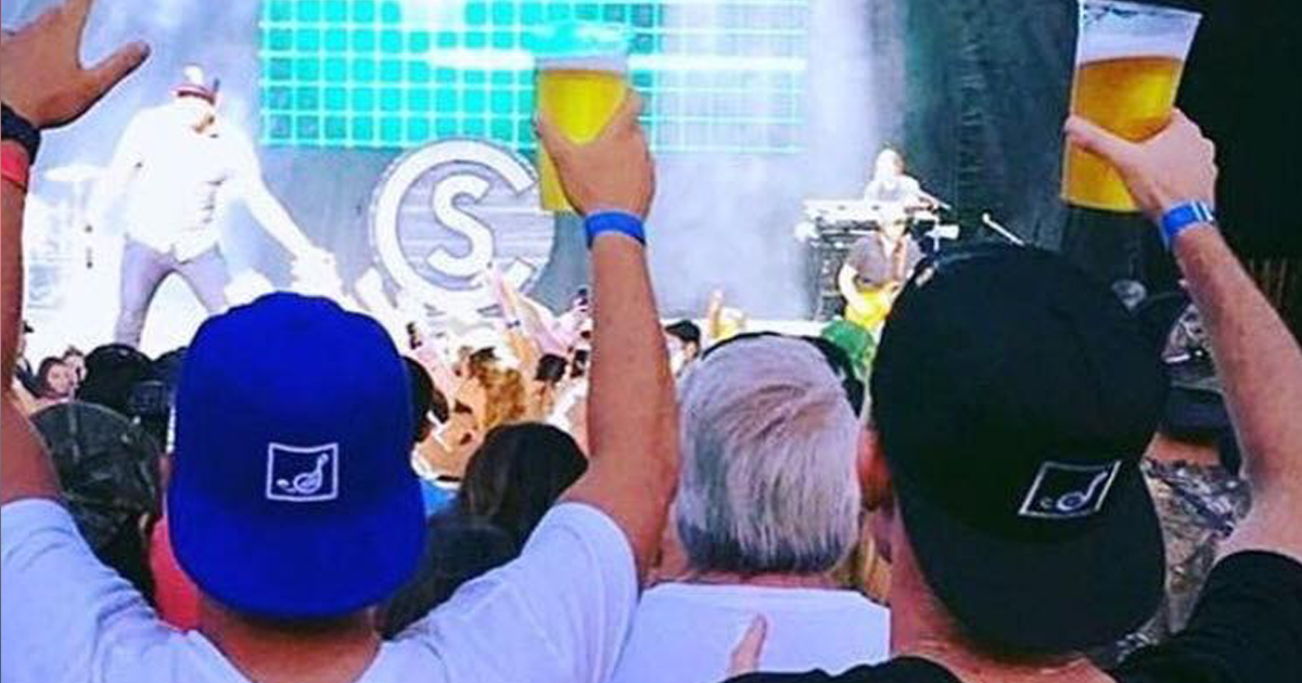CountrySwag's tweet card. One of the best things about country songs is the way they make us feel. Here are 10 songs you need to listen to that will boost your mood!