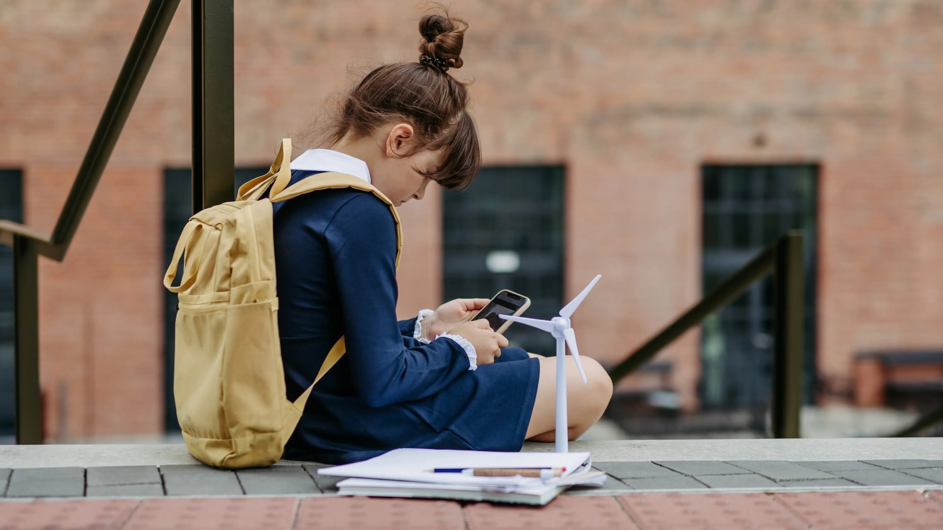 JoaniReid's tweet card. TEENS are bombarded with up to 360 phone messages a day – and could spend a total of 25 YEARS glued to their mobiles, a Sun on Sunday probe reveals. Concerned experts are warning that the shock usa…