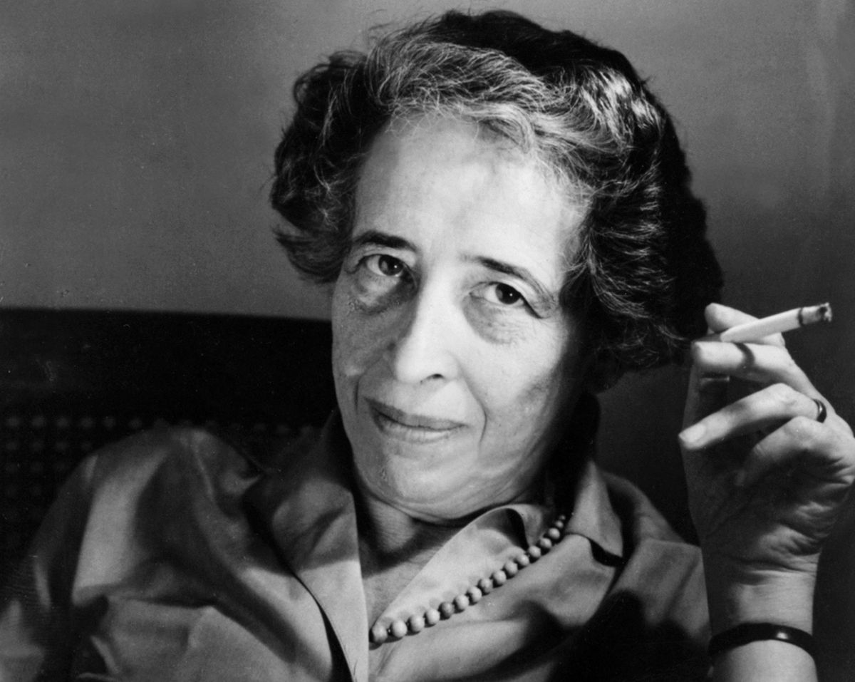 jacobinmag_de's tweet card. Hannah Arendt gilt als moralische Instanz der Linken, Martin Heidegger als kompromittierter NS-Sympathisant. Beide eint ein radikaler Aristokratismus. Wer diese unbequeme Verwandtschaft nicht...