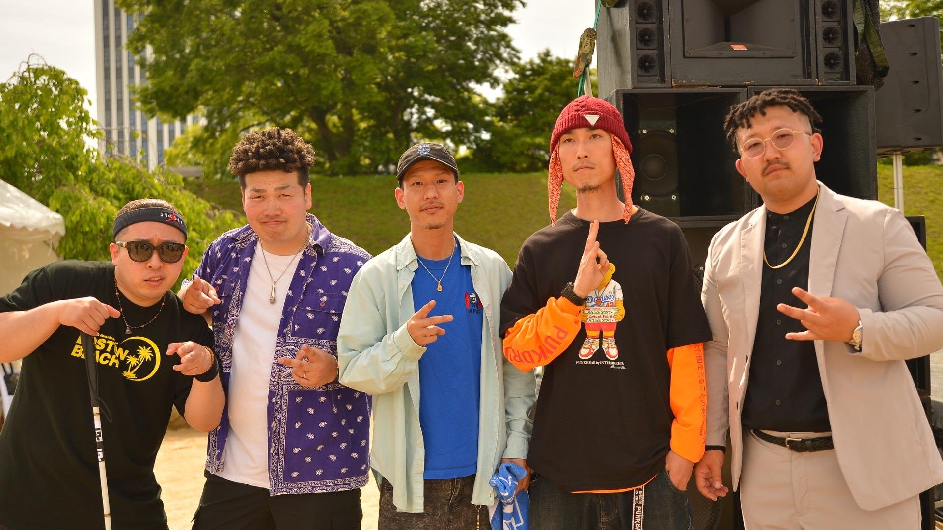 Deejay_YUG's tweet card. 昼はマルシェやキッチンカーイベントでジャマイカさながらの野外イベントを行い、夜はクラブでマイクを握り老若男女を盛り上げる……そんな面白い人たちが松山にいると知り、取材しました。彼らのグループは「ポート