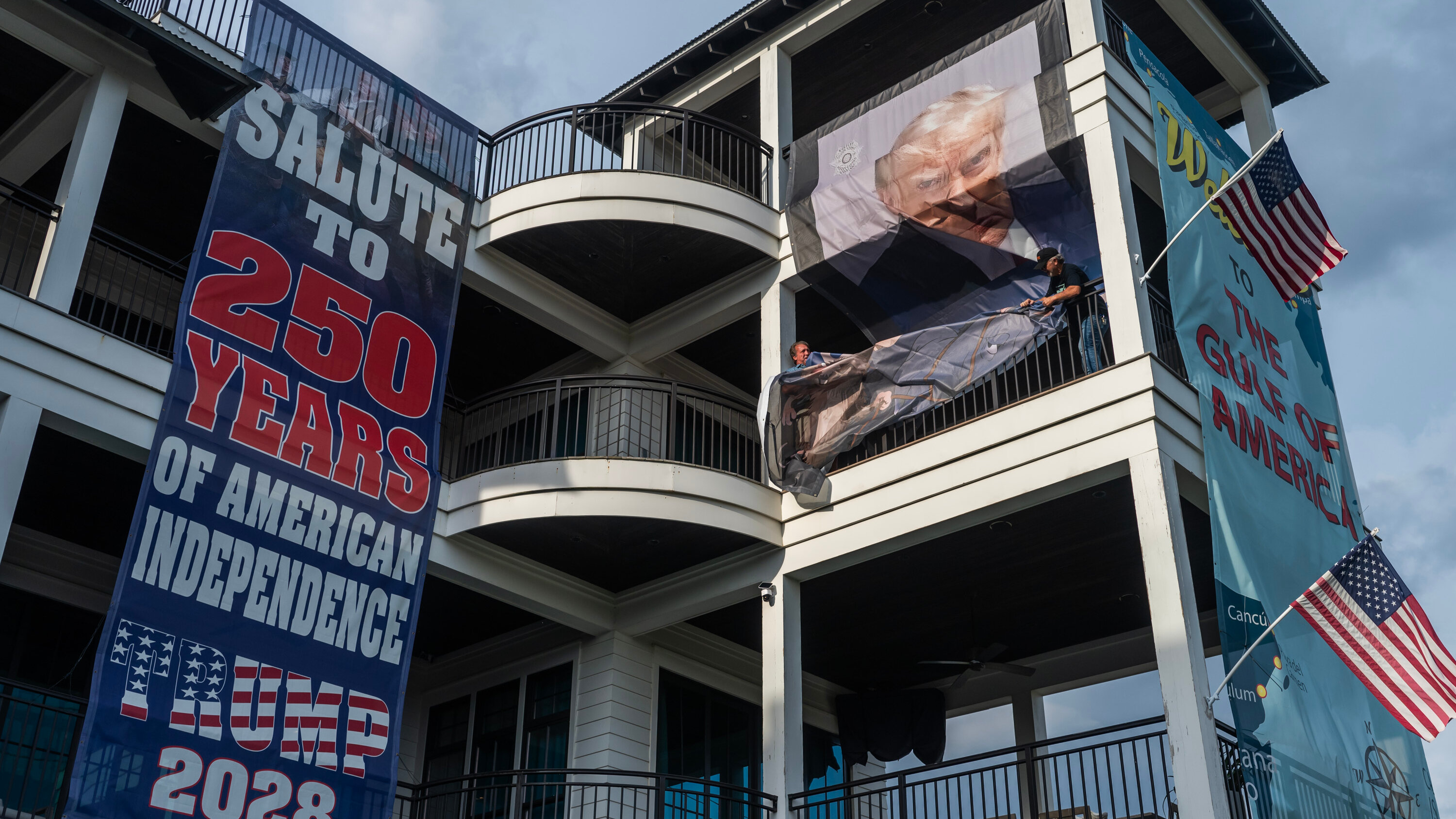 farrarpjoy's tweet card. Local officials spent years trying to force Marvin Peavy to remove the giant pro-Trump banners from his home in the Florida Panhandle. This summer, Mr. Peavy is basking in victory.