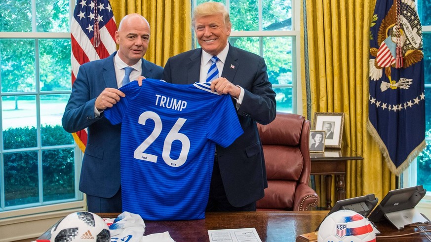 viktorgiacobbo's tweet card. Nach der Klub-WM will sich US-Präsident Trump auch die Fussball-WM 2026 zunutze machen. Helfen soll ihm dabei eine Männerfreundschaft mit Gianni Infantino.
