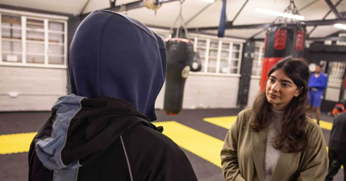 JournoBalloo's tweet card. A youth worker, 17, speaks as part of the Deep Cuts investigation, explaining why he believes people carry weapons and end up involved in violence