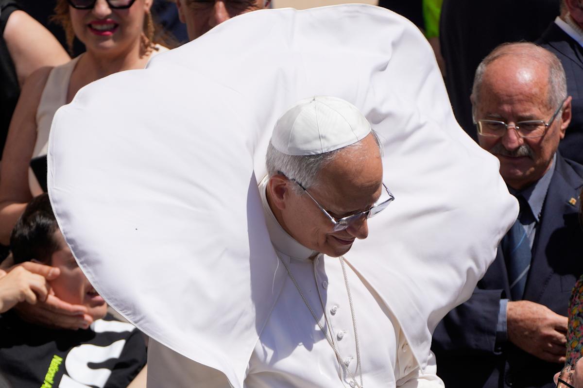 greenmagmedia's tweet card. Pope Leo XIV renews his call for an immediate ceasefire in Gaza July 20, 2025 at 5:26 AM 1 / 5APTOPIX Italy PopeA gust of wind blows Pope Leo XIV's mantel at the end of the noon Angelus prayer in the...