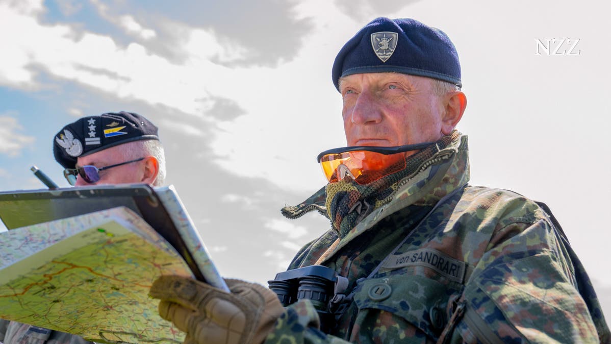 spartan_at's tweet card. Generalleutnant Jürgen-Joachim von Sandrart gibt Ende Monat das Kommando über das gegenwärtig exponierteste Kommando der Nato ab: das Multinationale Korps Nordost. Von Sandrart plädiert dezidiert für...