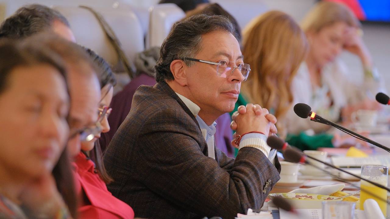 mariabibibotero's tweet card. Una parte importante del país sigue defendiendo al Gobierno del presidente Gustavo Petro con devoción religiosa, incluso cuando la realidad contradice su discurso. Esta no es una crítica al progres...