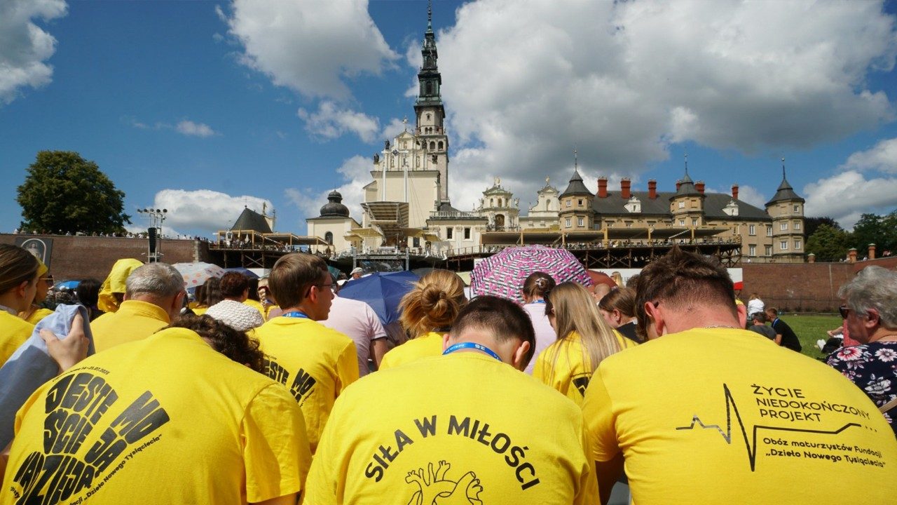 VaticanNews's tweet card. Over two thousand scholarship holders, alums, and benefactors of The Work of the New Millennium Foundation gathered on Saturday at Jasna Góra to ...