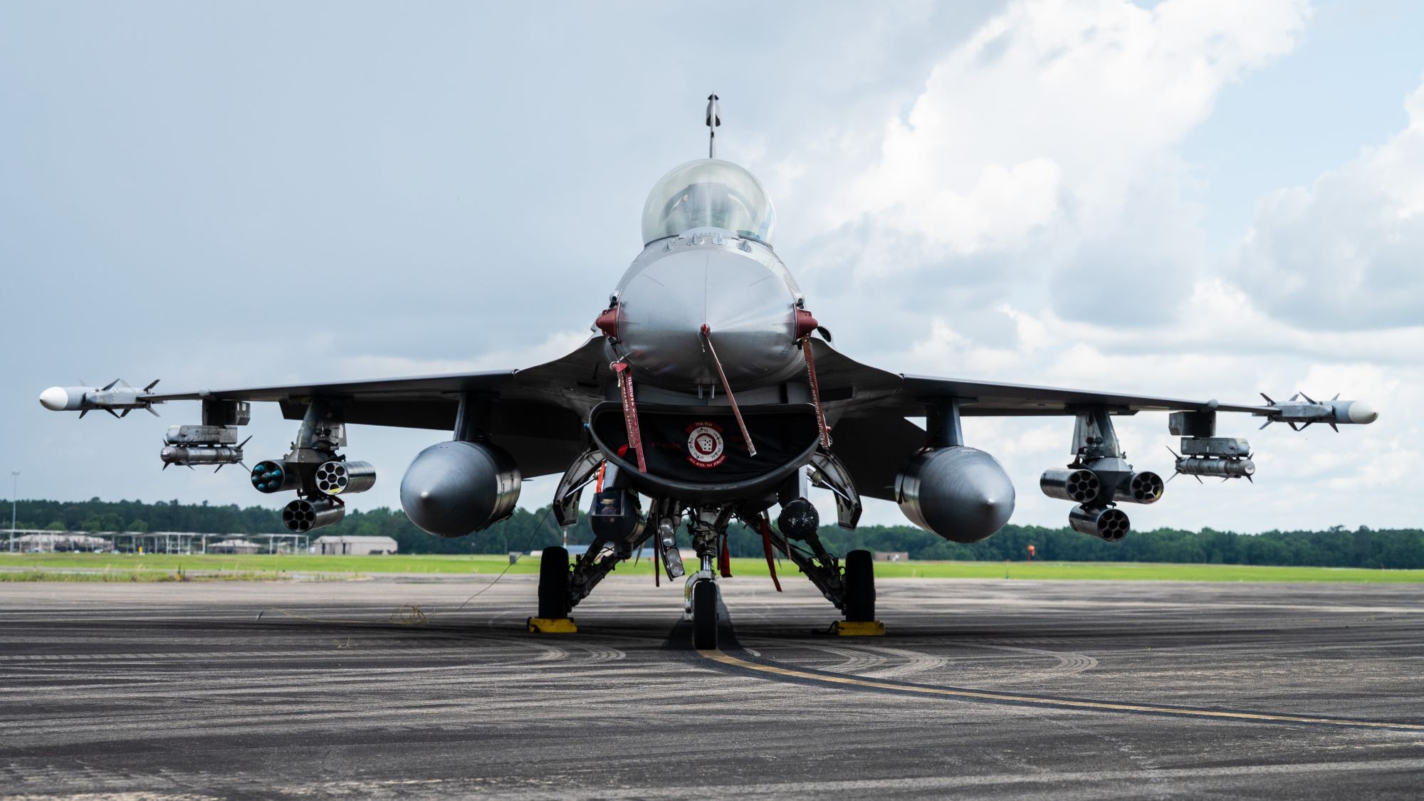 TheAviationist's tweet card. By carrying six LAU-131 A/A rocket pods, the F-16 will be able to carry up to 42 AGR-20 Falco rockets, matching the F-15E’s payload for Counter-UAS