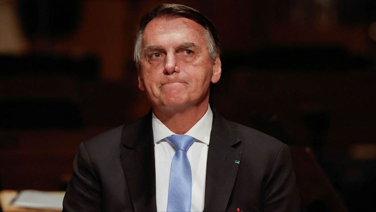 ElUniversal's tweet card. Juez del Supremo Tribunal Federal de Brasil dio 24 horas a los abogados para explicar por qué el exmandatario apareció en una conversación con la prensa