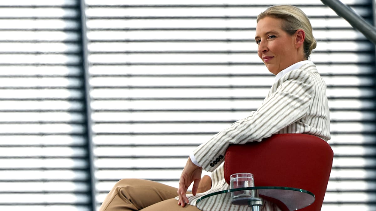 OhmTatjana's tweet card. Das von Demonstranten niedergebrüllte Sommerinterview mit Alice Weidel ist ein Lehrstück dafür, wie man den demokratischen Diskurs zersetzen kann. Das Versagen der ARD dürfte Folgen haben.