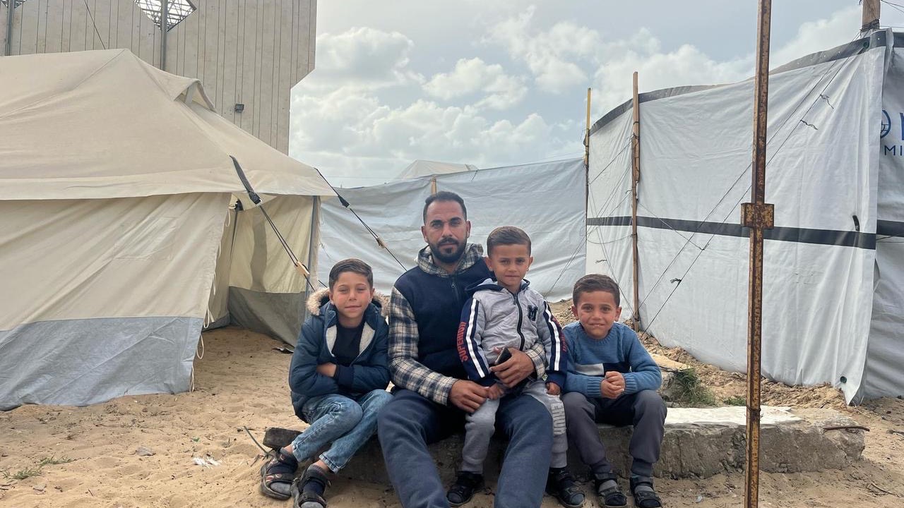 MohmmedMas92's tweet card. Hello everyone, my name is Mohammed, and I am from Gaza, Palestine.