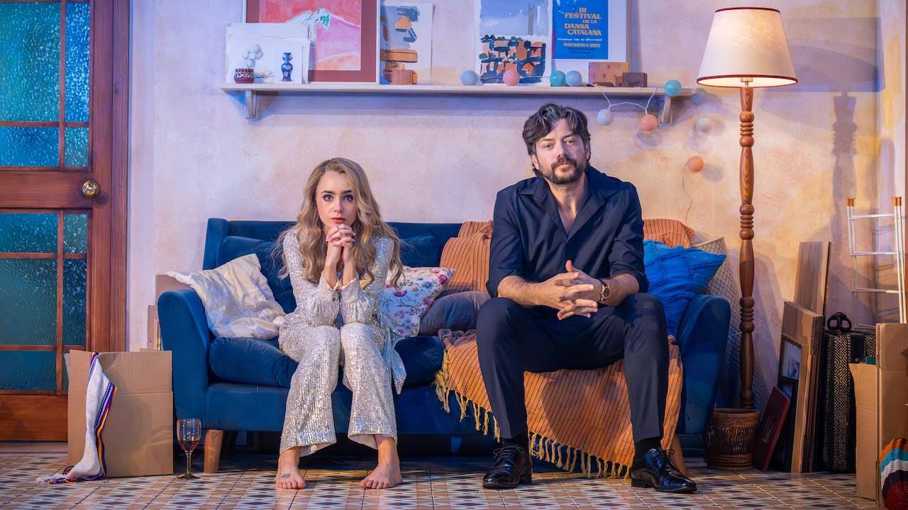 WestEndTheatre's tweet card. Reviews are coming in from London theatre critics for Barcelona at the Duke of York's Theatre, starring Lily Collins and Álvaro Morte.