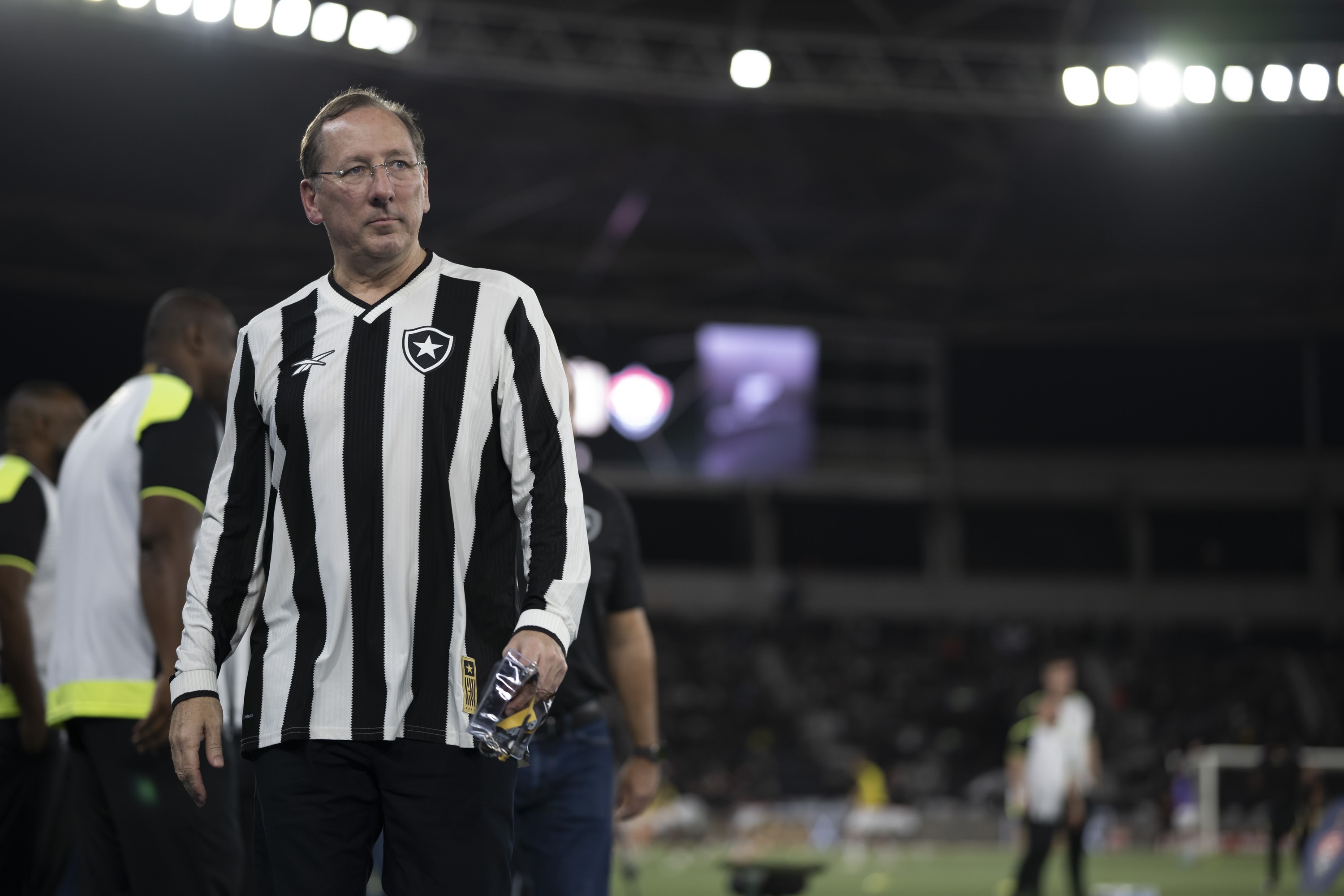 barbaramendoncc's tweet card. Americano opta por medida protetiva contra Iconic Sports, que tenta tirá-lo da companhia e cobra mais de R$ 500 milhões