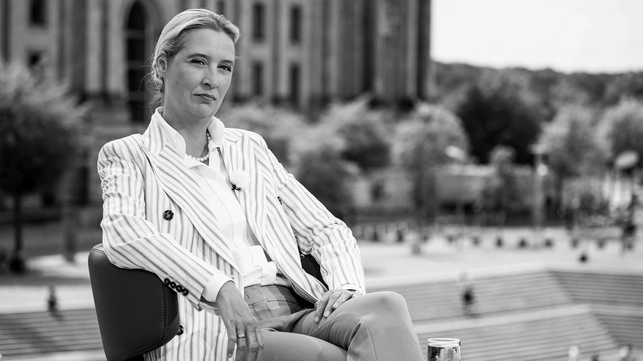 DBreymann's tweet card. Alice Weidels ARD-Sommerinterview war denkwürdig. Das lag an lautstarken Protesten. Aber es wurde auch klar, dass Weidels größte Stärke womöglich eine Schwäche ist.