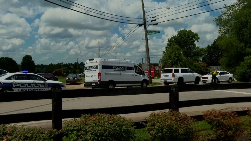 GIFFORDS_org's tweet card. Multiple people injured at a Kentucky church after a suspect shot a trooper. The suspect is also dead, police say