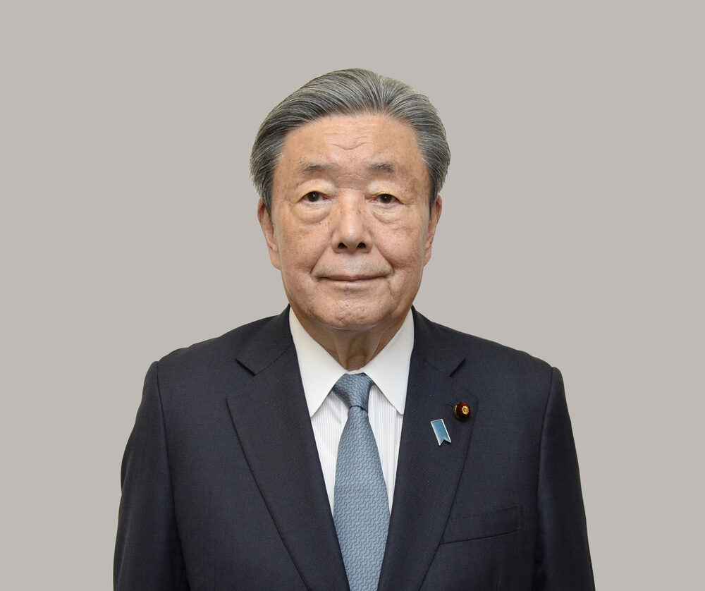 New567071's tweet card. 　自民党の森山裕幹事長は29日、奈良県五條市で講演し、多くの野党が物価高対策として参院選公約に盛り込んだ消費税減税に対抗する姿勢を強調した。「何としても消費税を守り抜く。代替財源を示さずに、消費税を