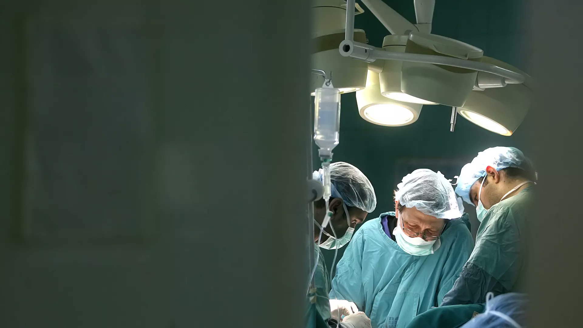 FrontSurgery's tweet card. Background/objectivesHeart transplantation remains the definitive treatment for end-stage heart failure. However, donor shortages and the increasing age of c...