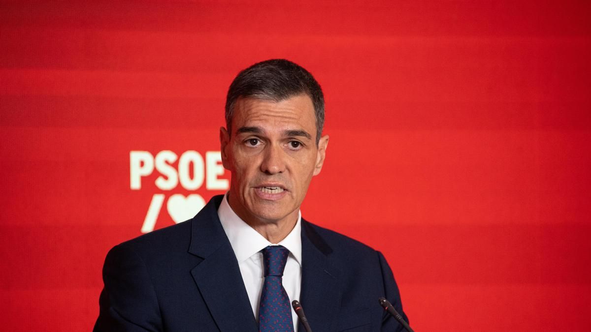 periodistadigit's tweet card. Dos años después de la investidura de Pedro Sánchez, la política española parece más un tablero de ajedrez en Waterloo que el reflejo de una nación