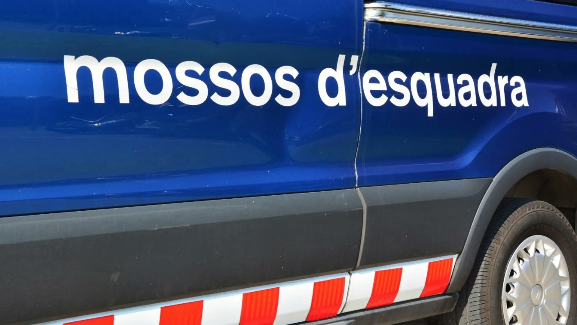 purereason1972's tweet card. Los Mossos d'Esquadra han hecho 1.180 detenciones, la mitad de ellas en la capital catalana.