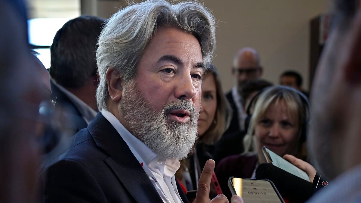 karlblackburn's tweet card. Pablo Rodriguez est accusé par ses adversaires d’être le seul aspirant chef ne pouvant réellement représenter les régions.