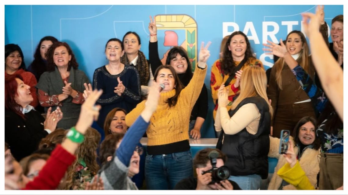 ColectivoNUM's tweet card. Funcionarias, sindicalistas y militantes feministas rechazaron el fallo, tildaron de "machos desagradables" a los miembros de la Corte y llamaron a marchar el miércoles. La "proscripción política...