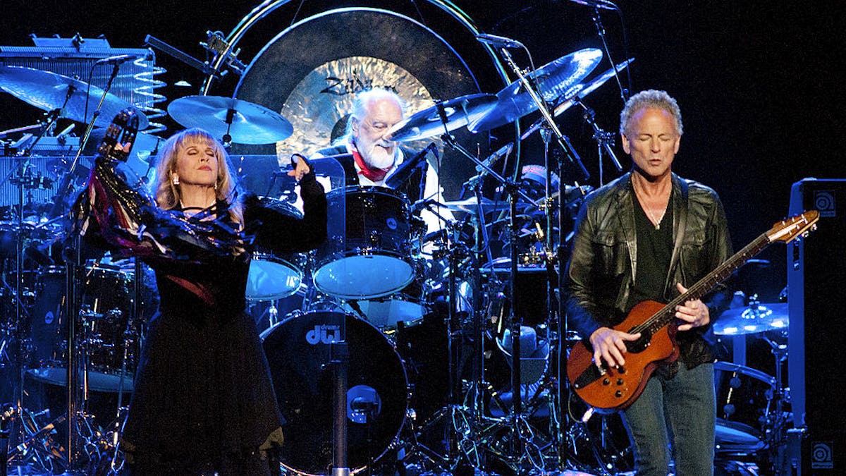 j_rod_delrey's tweet card. Stevie Nicks and Lindsey Buckingham still know how to make a scene.Earlier this month, the former lovers and Fleetwood Mac stars caused a stir when they posted complementary lyrics on their respect...