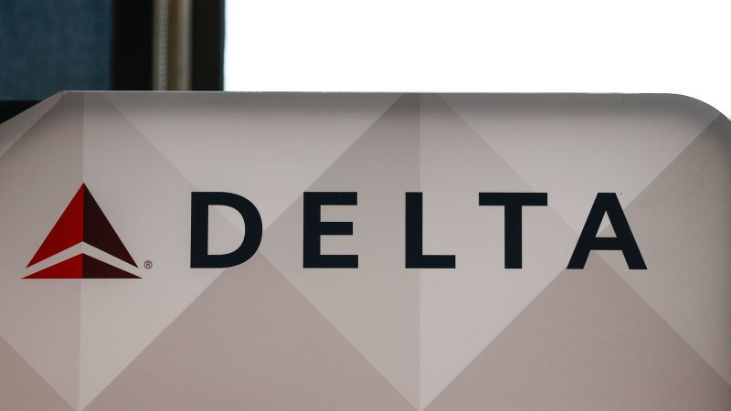 NatashaBertrand's tweet card. A pilot flying a Delta Air Lines regional jet on Friday apologized to his passengers after making a hard turn to avoid colliding with a US Air Force B-52 bomber, audio from the incident shows.