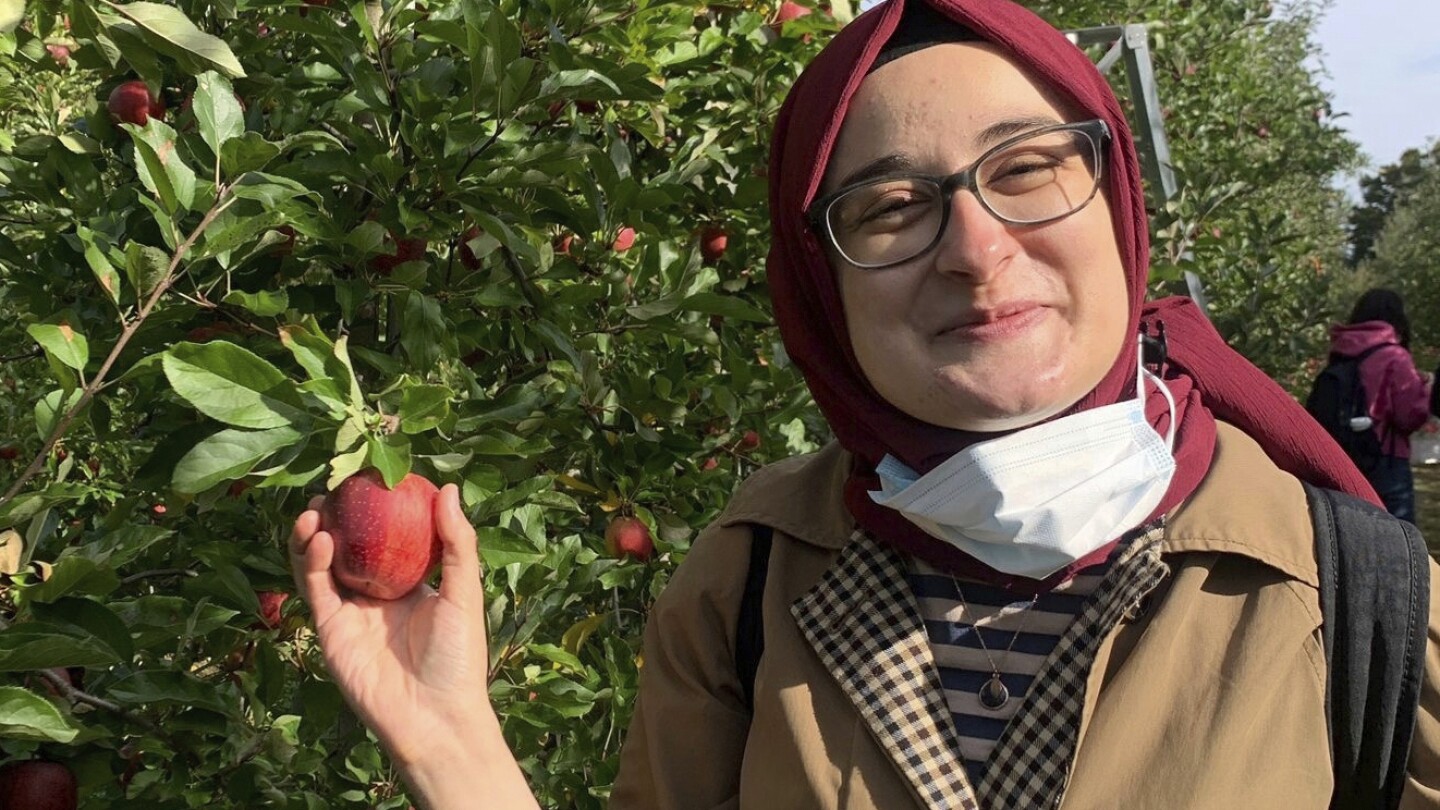 hramer's tweet card. A federal judge has ordered that a Tufts University student from Turkey who was detained by immigration authorities in March be brought to Vermont. U.S.