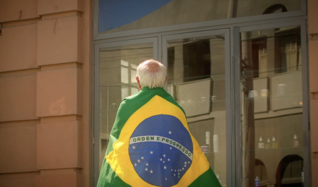 blogteleguiado's tweet card. O remake de "Vale Tudo" não é a Coca-Cola KS geladinha desejada pela direção da Globo. A novela é melhor e mais bem-sucedida que "Mania de Você" --era