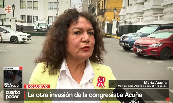 Cuarto_Poder's tweet card. La congresista María Acuña no solo cercó un parque en Surco, también bloqueó una calle entera en Chiclayo para ampliar su casa