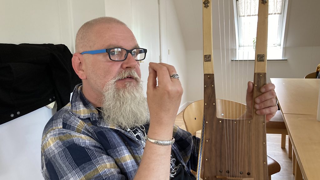 SSindb's tweet card. Would the Vikings have played their lyres in the style of a Blues guitarist?