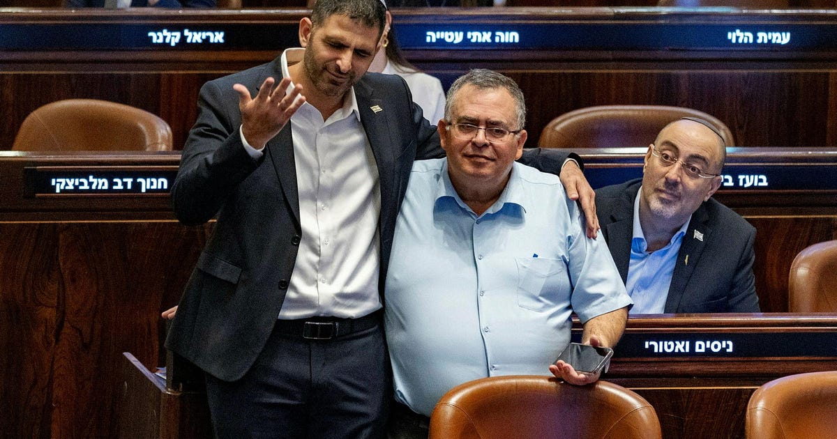 gontarzn's tweet card. הארץ