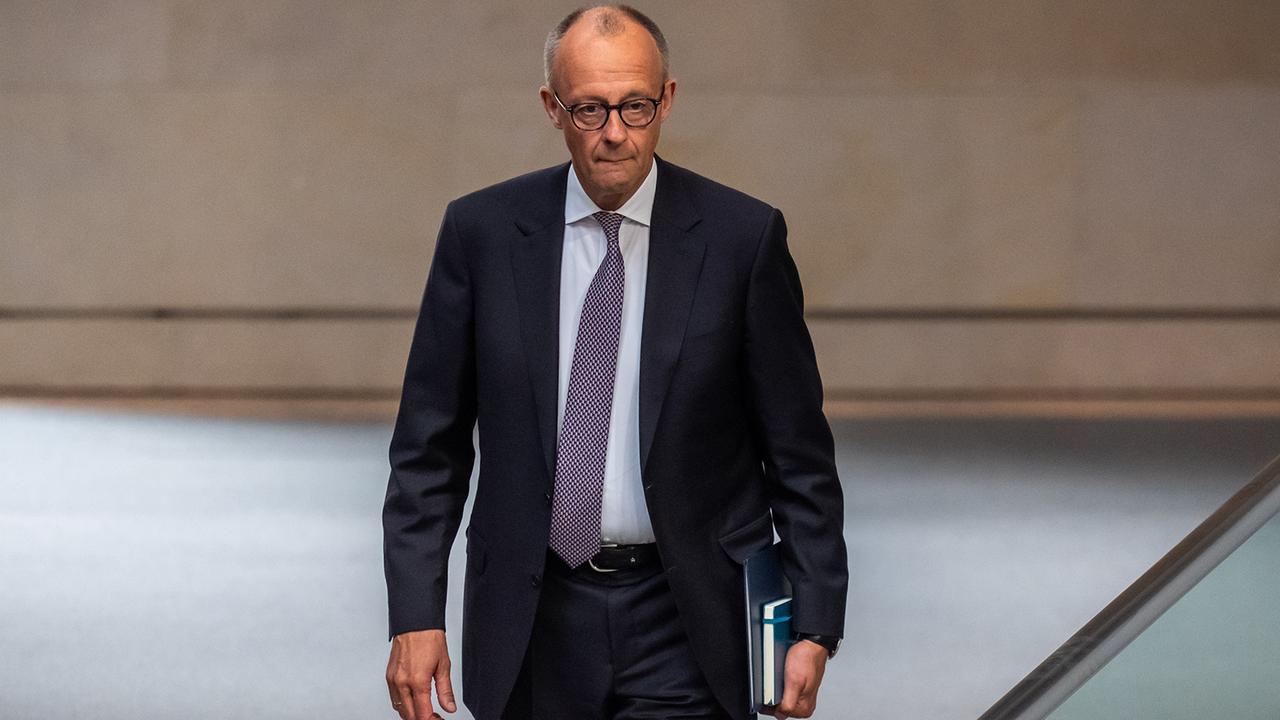 ARD_BaB's tweet card. Kanzler Merz verbreitet mit Blick auf die Wirtschaft viel Optimismus. Die Zahlen hinken der Stimmung aber hinterher. Bei einem Treffen mit Konzernlenkern im Kanzleramt soll es heute um konkrete...