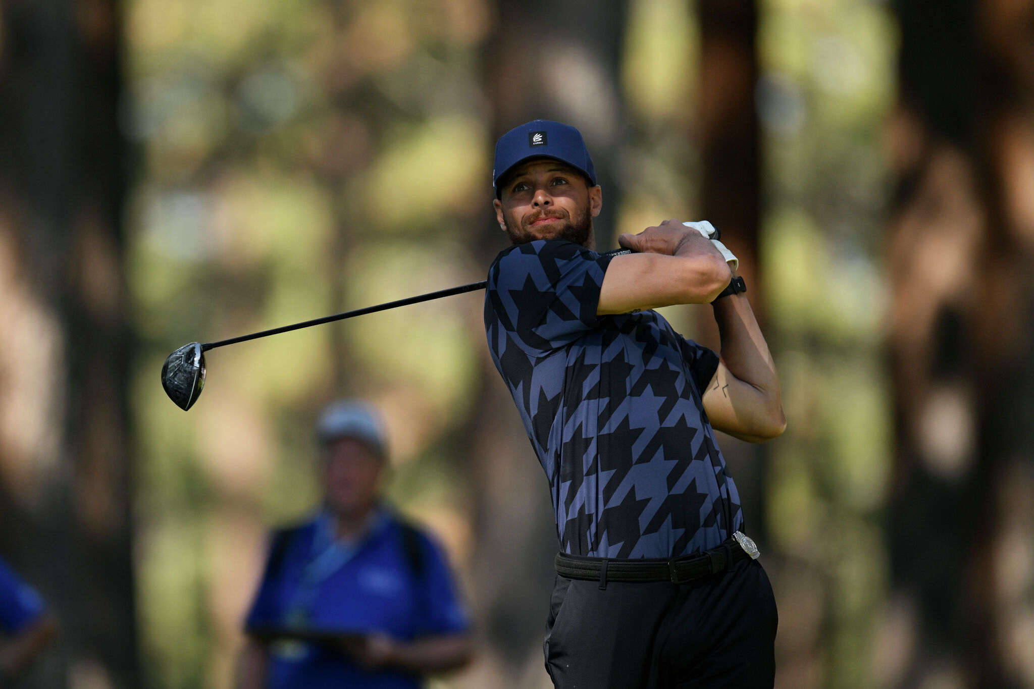 ronkroichick's tweet card. Stephen Curry and Annika Sorenstam both fell short Sunday at the American Century Championship, but her showing offered a reminder that men and women can compete equitably in golf. 