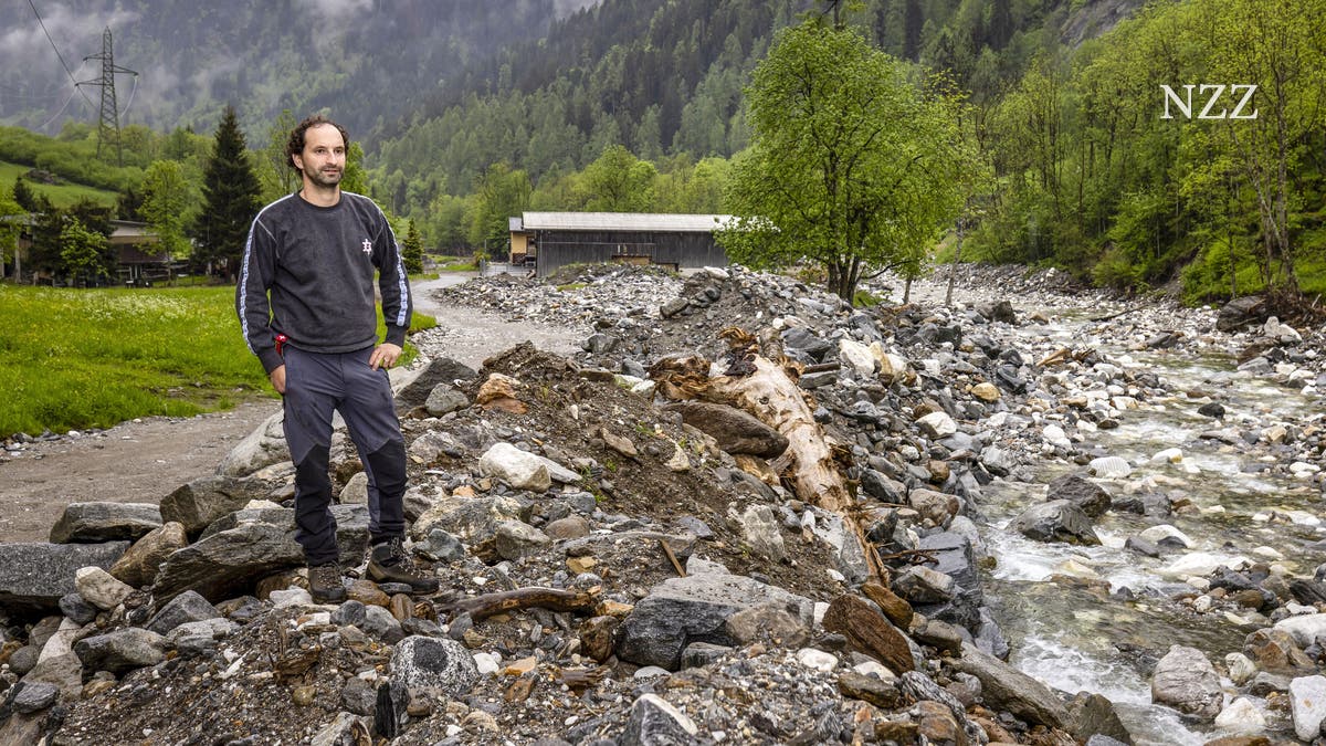 NZZSchweiz's tweet card. Vor einem guten Jahr brachten Unwetter eine teilweise Verwüstung. Eine Reportage über offene Wunden und Wiederaufbau.