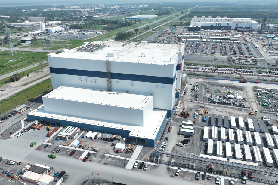 francoislegault's tweet card. À la veille du démarrage de leur usine de fabrication de matériaux de batteries dans le parc industriel de Bécancour, General Motors (GM) et son partenaire sont déjà en train de planifier la deuxième...